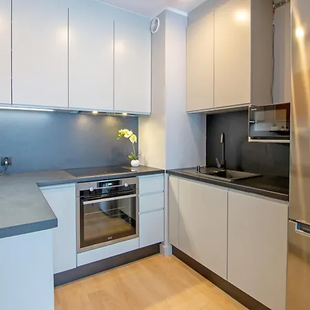 Maya's Flats & 50 - Aura 40